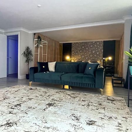 The Exclusive Jacuzzi Apartment Бирмингам Екстериор снимка