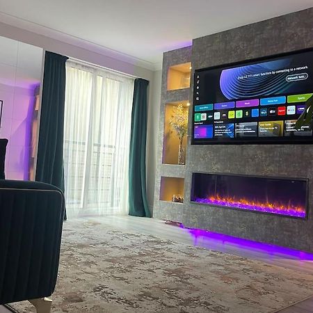 The Exclusive Jacuzzi Apartment Бирмингам Екстериор снимка