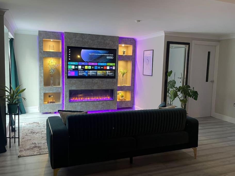 The Exclusive Jacuzzi Apartment Бирмингам Екстериор снимка