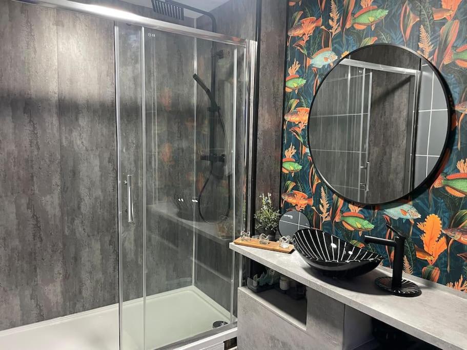 The Exclusive Jacuzzi Apartment Бирмингам Екстериор снимка