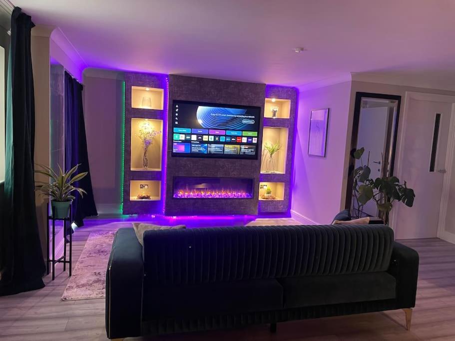 The Exclusive Jacuzzi Apartment Бирмингам Екстериор снимка